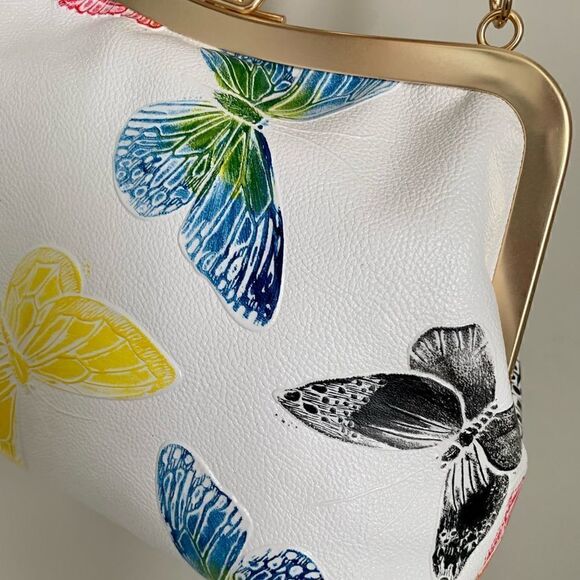 Handmade Genuine Leather Butterfly Embossed Kisslock Clutch with Small Purse Set - Picture 16 of 16